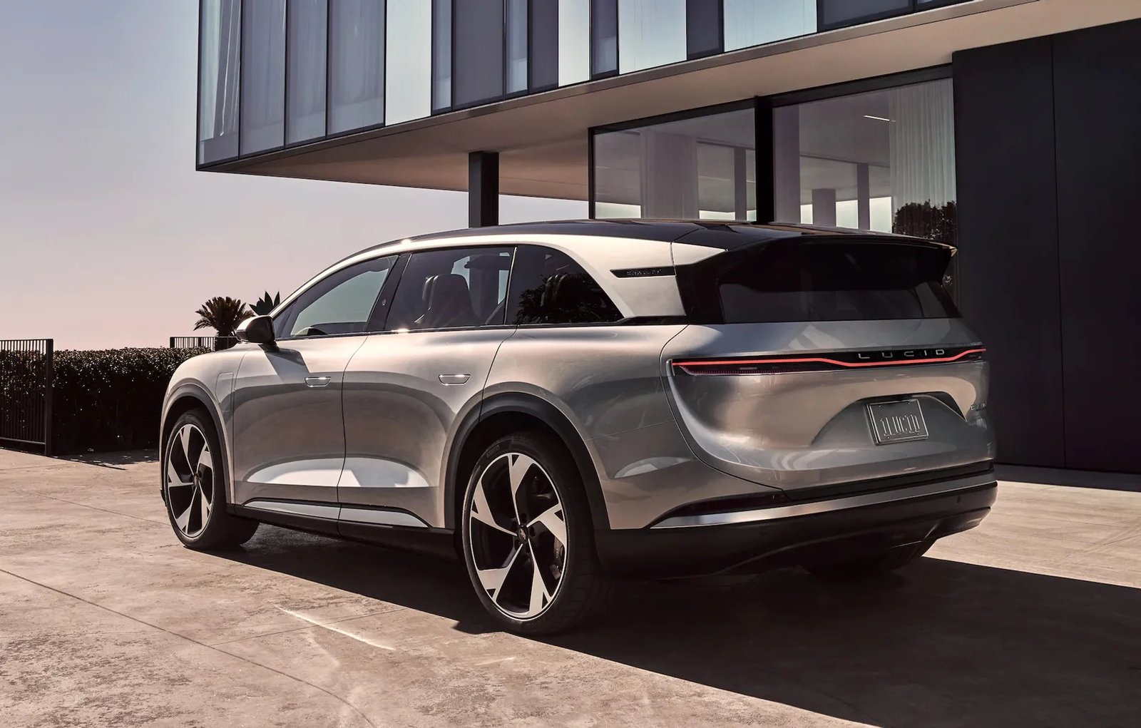 Lucid Motors отзывает более 4000 SUV Lucid Gravity – в чем причина