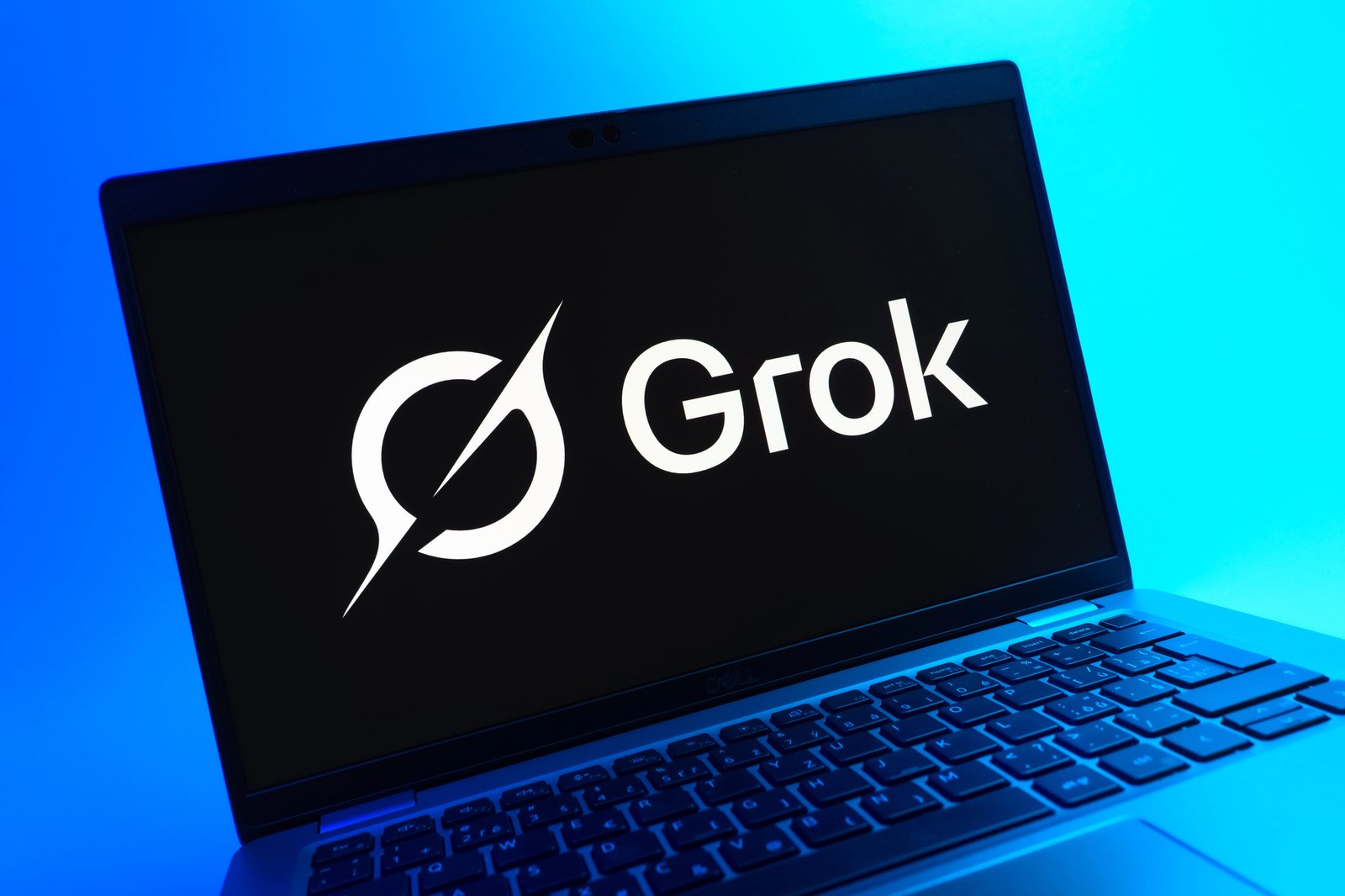 В X появился автоперевод и ИИ-редактор изображений на базе Grok