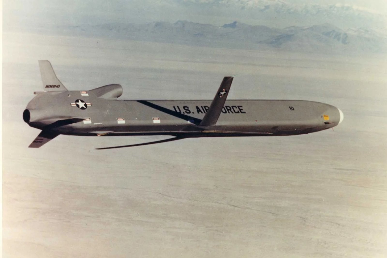 Boeing будет поддерживать ядерные крылатые ракеты AGM-86B до 2033 года