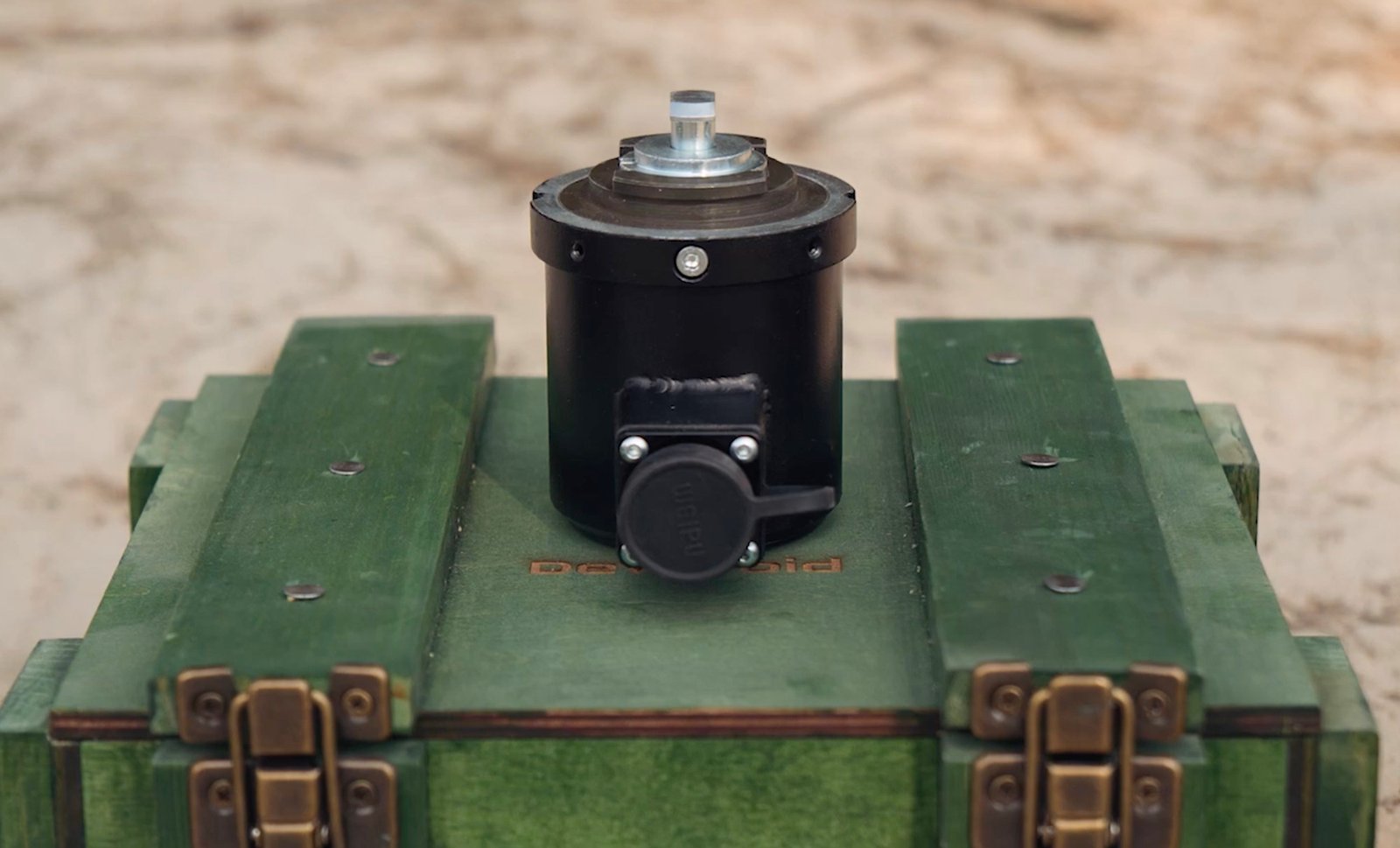 Украинская DevDroid выпустила электроспуски для БМП, БТР и роботизированных комплексов