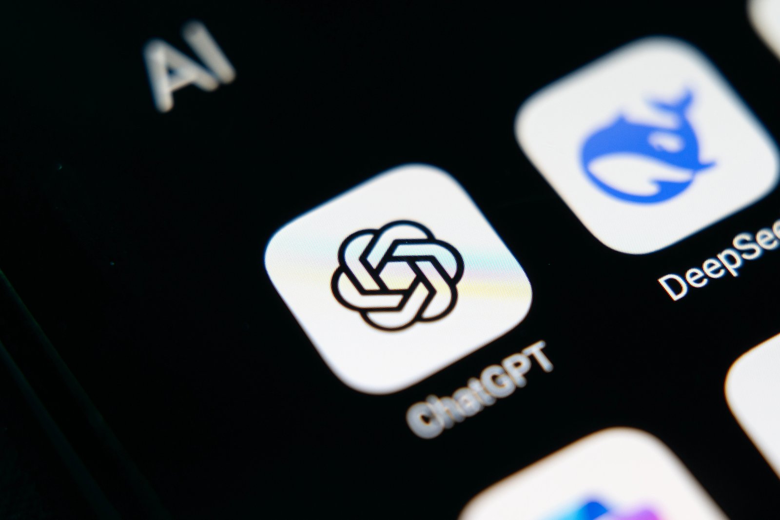 OpenAI выпустила GPT-5.5: ИИ, который сам выполняет сложные задачи