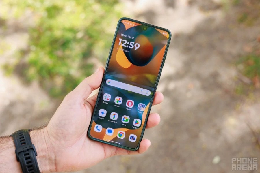 Новий Razr 70 Ultra розкрили повністю перед презентацією: нові фото